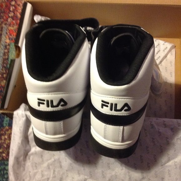 FILA VULC 13 White with Black Details Mid Sneakers - 11.5 - New in Box - Picture 3 of 9